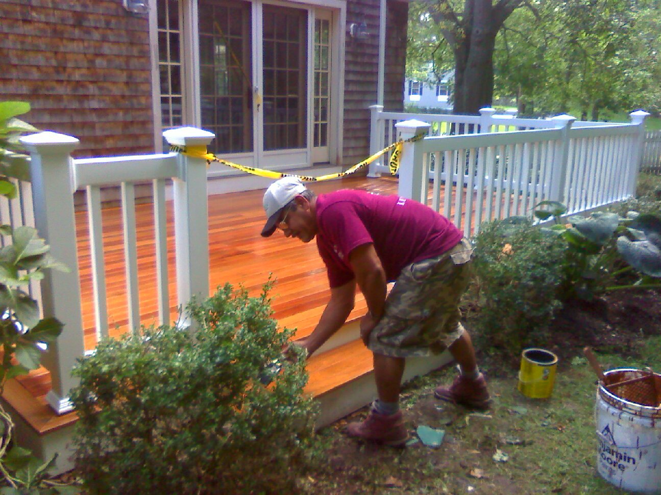 Low Mahogany Deck, Vinyl Rails